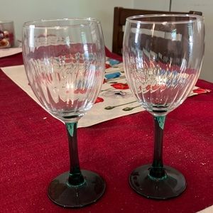4 wine glasses with green stem
